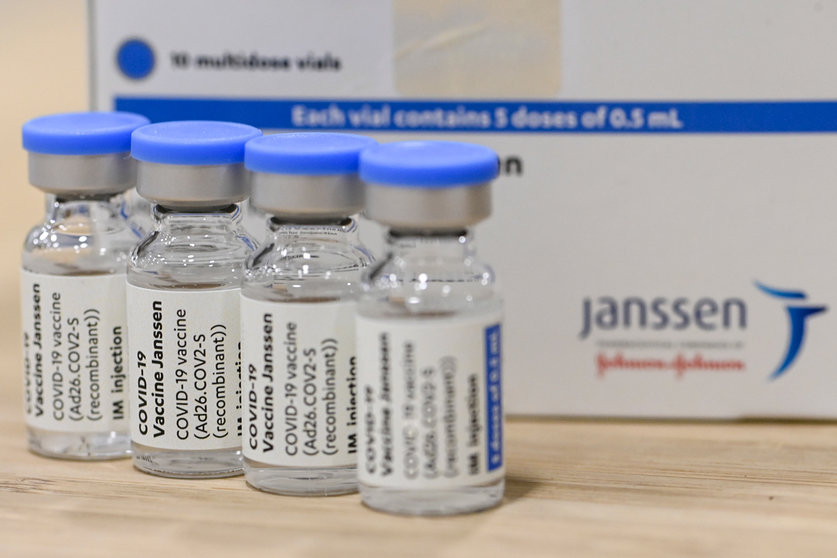 30 April 2021, Belgium, Antwerp: Vials of Johnson & Johnson's coronavirus vaccine are lined up in the Middelheim Hospital ZNA. Photo: Dirk Waem/BELGA/dpa