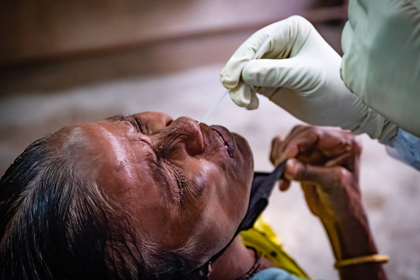 A health worker takes a nasal swab from a woman for a coronavirus test at a testing centre in Kolkata. Photo: Dipayan Bose/dpa.