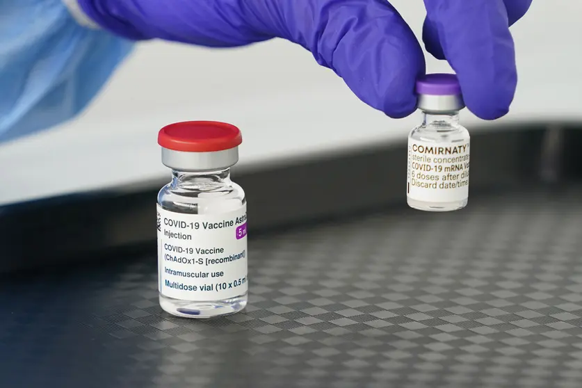 FILED - 23 April 2021, Schleswig-Holstein, Husum: A healthcare worker holds a Astrazeneca vaccine vial at the laboratory of the Husum Vaccination Centre. British regulators on Friday added further age restrictions to the use of the AstraZeneca/Oxford vaccine, amid lingering concerns that its use can lead to fatal internal blood clots among those hoping to ward off the coronavirus. Photo: Marcus Brandt/dpa