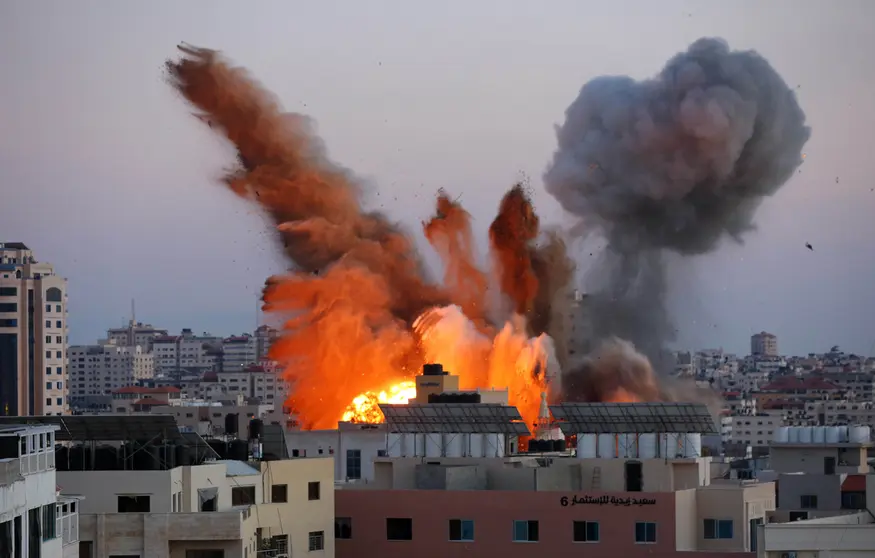 14 May 2021, Palestinian Territories, Gaza City: An explosion caused by Israeli airstrikes is seen at the Ansar compound, amid the escalating flare-up of Israeli-Palestinian violence. Photo: Ashraf Amra/APA Images via ZUMA Wire/dpa