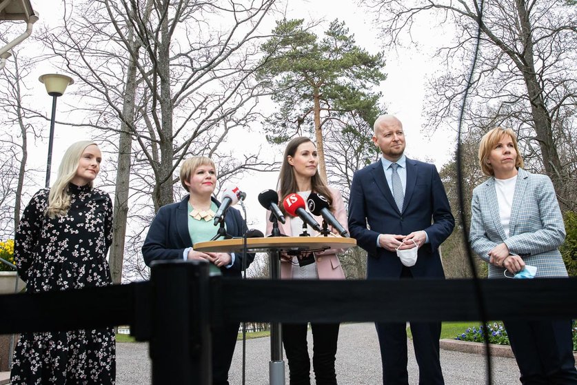 The leaders of the 5 parties that make up the center-left government coalition, with Prime Minister Sanna Marin in the center. Photo: Lauri Heikkinen/Vnk.