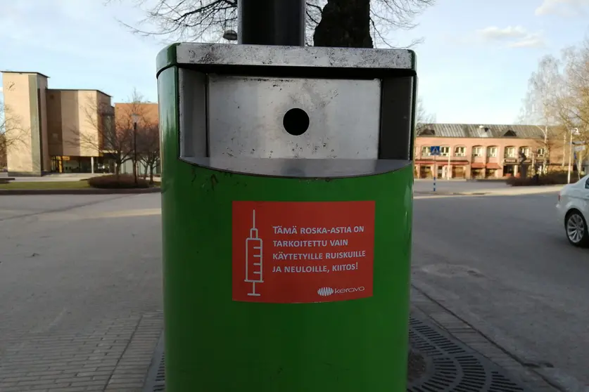 A container to collect used syringes in the city of Kerava, in the Helsinki metropolitan area. Photo: Foreigner.fi.