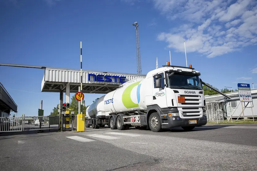 Naantali Refinery gate and truck. Photo: Neste.