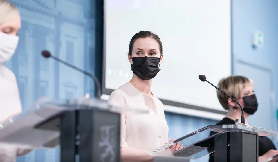 Prime Minister Sanna Marin (C) during a press conference. Photo: Lauri Heikkinen/Vnk.