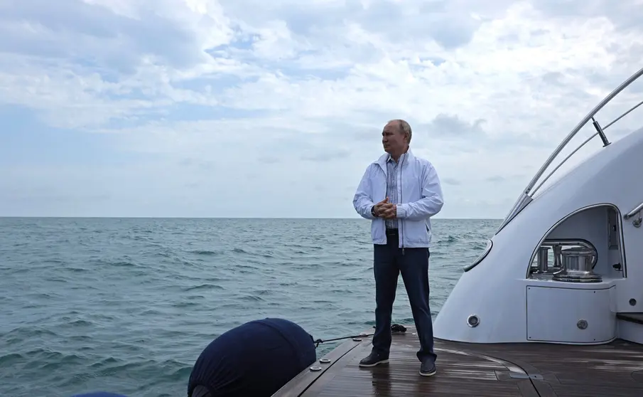 HANDOUT - 29 May 2021, Russia, Sochi: Russian President Vladimir Putin stands on a boat during his informal meeting in Sochi with Belarusian President Alexander Lukashenko as they take trip off the Black Sea coast. Photo: -/Kremlin/dpa - ATTENTION: editorial use only and only if the credit mentioned above is referenced in full