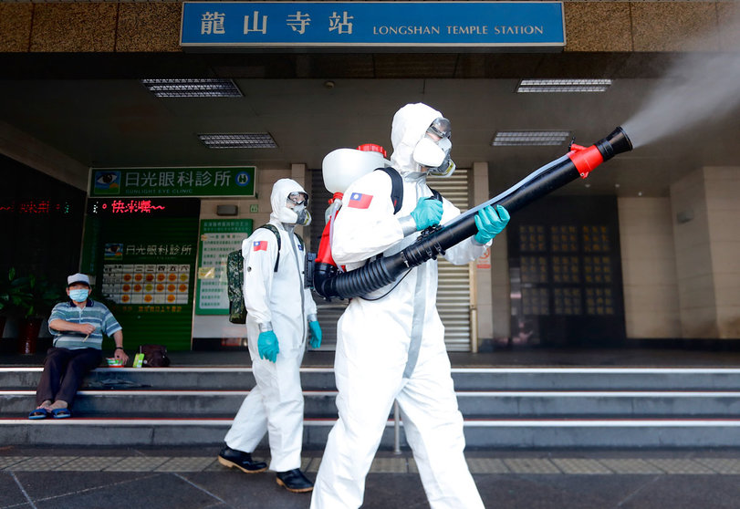 02 June 2021, Taiwan, Taipei: Chemical troops disinfect public areas of Wanhua District, a zone that has been affected by the community transmission of COVID-19, as domestic cases and deaths have risen. Taiwan has been facing a shortage of vaccines supply amid a serious outbreak of COVID-19 that jeopardises the economy and medical systems. Photo: Daniel Ceng Shou-Yi/ZUMA Wire/dpa