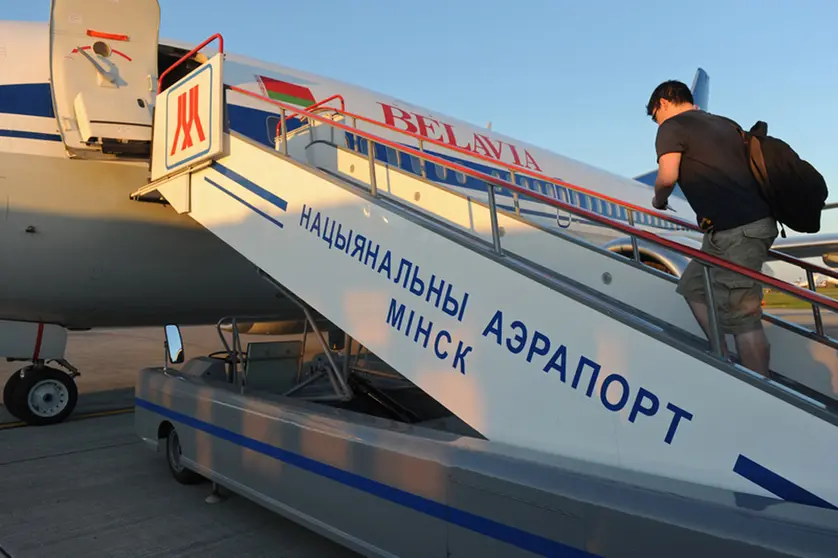 FILED - A man boards a Belavia flight in Minsk in 2012. The European Union will seal off its skies and runways to Belarusian airlines as of Saturday in response to the forced diversion of a Ryanair flight and detention of a dissident journalist and his girlfriend last month. Photo: picture alliance / dpa