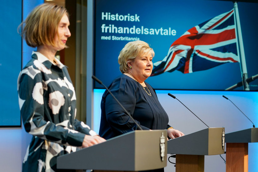 04 June 2021, Norway, Oslo: Norwehian Prime Minister Erna Solberg (R) and Minister of Trade and Industry Iselin Nybo hold a press conference on the status of free trade negotiations with the United Kingdom. Photo: Gorm Kallestad//dpa