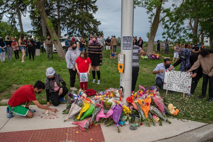 07 June 2021, Canada, London: People attend a memorial at the location where a family of five was hit by a driver, in London, Ontario. Four of the members of the family died and one is in critical condition. A 20-year-old male has been charged with four counts of first-degree murder and a count of attempted murder in connection with the crime. Photo: Brett Gundlock/The Canadian Press via ZUMA/dpa