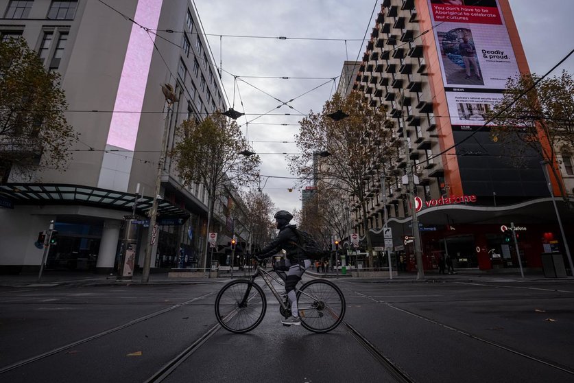 09 June 2021, Australia, Melbourne: A cyclist crosses a quiet Bourke Street. Melbourne will exit a COVID-19 lockdown as planned on Thursday night, but some restrictions on travel and gatherings would apply for another week. Photo: Daniel Pockett/AAP/dpa