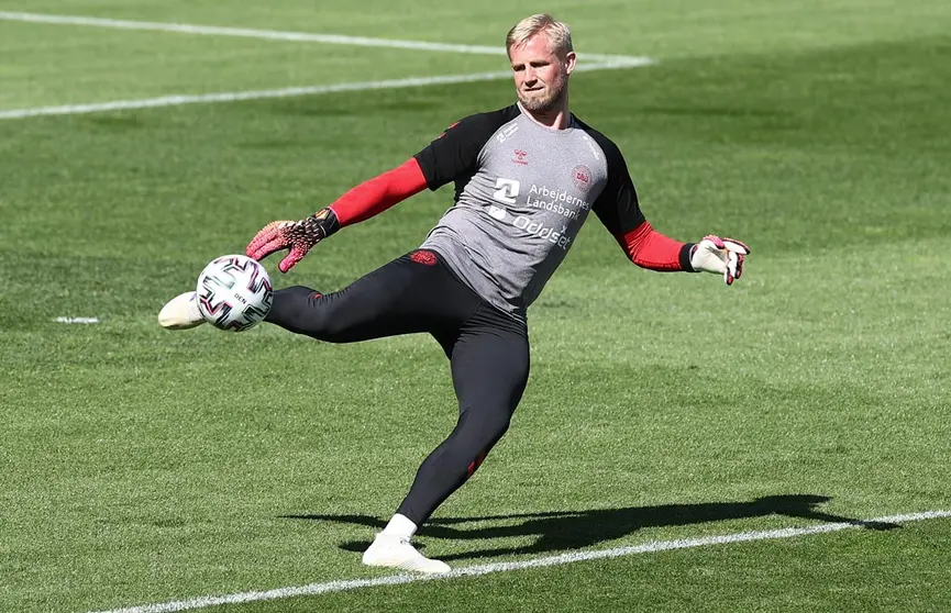 01 June 2021, Austria, Innsbruck: Denmark's Kasper Schmeichel takes part in a training session for Denmark national soccer team ahead of Wednesday's international friendly soccer match against Germany, held in preparation for the the UEFA EURO 2020 championship. Photo: Christian Charisius/dpa