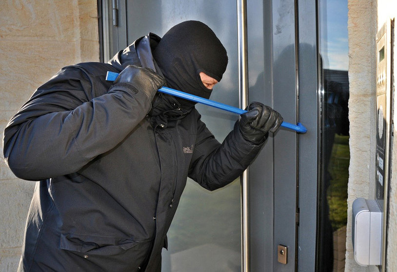 Burglar burglary thief robbery break in Photo-by-Pixabay
