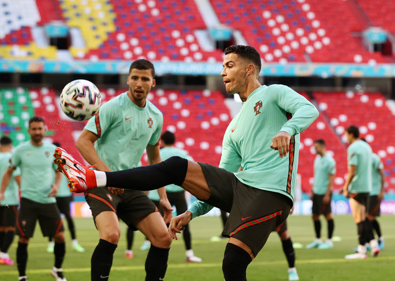 18 June 2021, Bavaria, Munich: Portugal's Cristiano Ronaldo takes part in a training session at for the team at the Allianz Arena ahead of Saturday's UEFA EURO 2020 Group F soccer match against Germany. Photo: Christian Charisius/dpa
