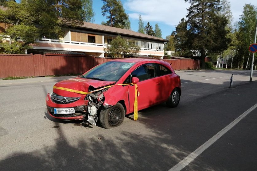 A crashed car in an accident. Photo: Foreigner.fi.
