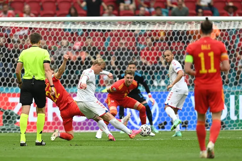 Kasper Dolberg (C) scored Denmark's first goal in the EURO knockout stage since 1992 final. Photo: Twitter/UEFA @EURO2020.