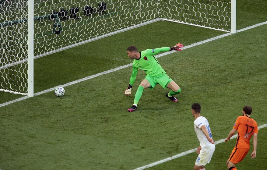 27 June 2021, Hungary, Budapest: Czech Republic's Patrik Schick scores his side's second goal during the UEFA EURO 2020 round of 16 soccer match between Netherlands and Czech Republic at the Puskas Arena. Photo: -/PA Wire/dpa