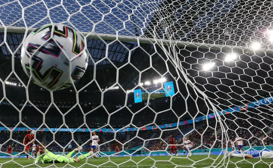 Ball 
12 June 2021, Russia, Saint Petersburg: Belgium's Thomas Meunier scores his side's second goal during the UEFA Euro 2020 Group B soccer match between Russia and Belgium at Krestovsky Stadium. Photo: Igor Russak/dpa