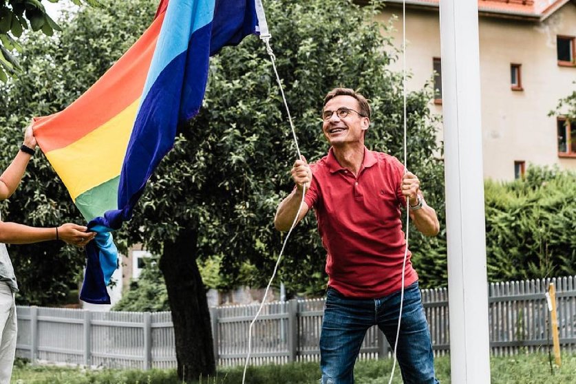 Sweden
The leader of the Swedish Moderate Party Ulf Kristersson, raising an LGBT rainbow flag. Photo: @UlfKristerssonM/Facebook.
