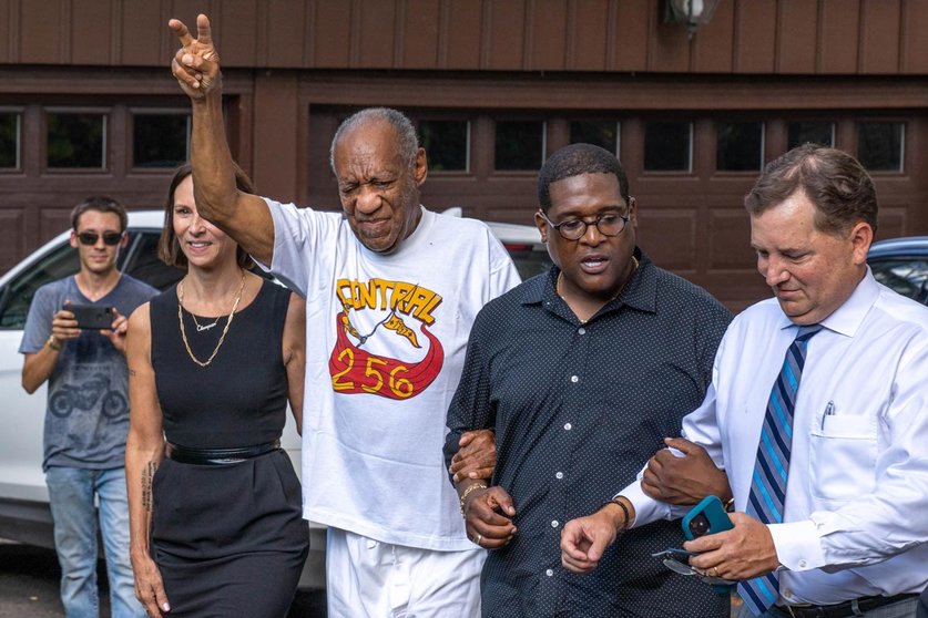 30 June 2021, US, Elkins Park: US actor Bill Cosby (2nd L) walks to briefly address the media with his attorney Jennifer Bonjean (L) and spokesman Andrew Wyatt (2nd R) in front of his home after the Pennsylvania Supreme Court overturned his sexual assault conviction. Photo: Jim Z. Rider/ZUMA Wire/dpa