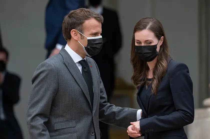 01 July 2021, France, Paris: French President Emmanuel Macron (L) bids farewell to Prime Minister of Finland Sanna Marin following their meeting at the Elysee Palace. Photo: Julien Mattia/Le Pictorium Agency via ZUMA/dpa