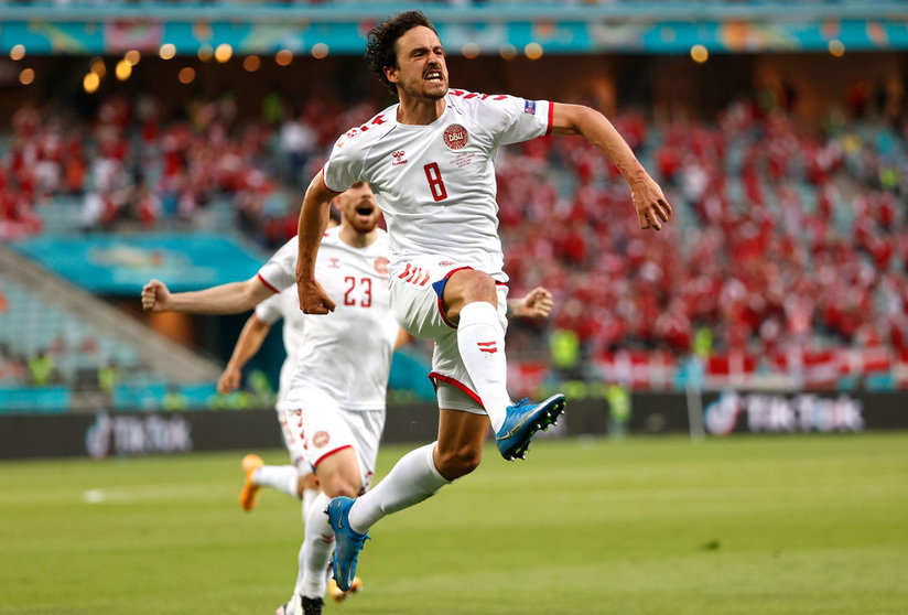 Thomas Delaney celebrates after scoring his side's first goal. Photo: Twitter/@EURO 2020.