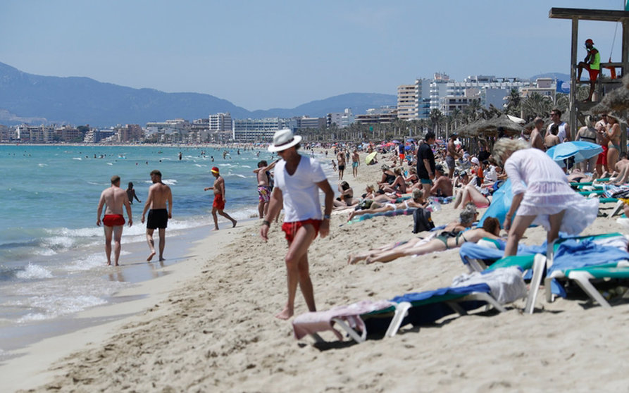 Tourists sunbathe at Arenal beach in Palma de Mallorca as the pandemic measures ease. Photo: Clara Margais/dpa