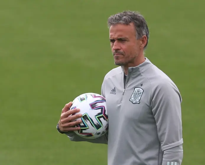 FILED - 22 June 2021, Spain, Las Rozas: Spanish National team coach Luis Enrique walks across the pitch during a training session of the team, ahead of Wednesday's UEFA Euro 2020 Group E soccer match against Slovakia. Photo: Cezaro de Luca/dpa