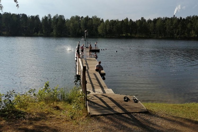 People enjoying a bath on an extremely hot day in Lappeenranta. Photo: © Foreigner.fi.