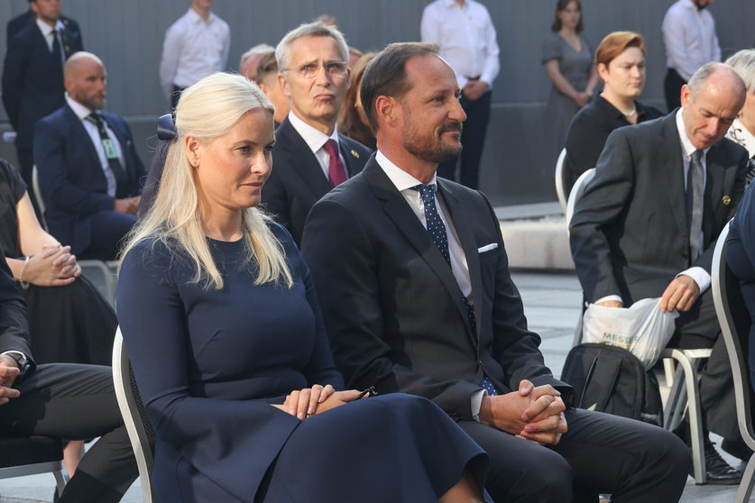 22 July 2021, Norway, Oslo: Haakon (R), Crown Prince of Norway, Mette-Marit (L), Crown Princess of Norway, and Secretary-General of NATO Jens Stoltenberg (C) attend a memorial service at the Government Office Complex to mark the 10th anniversary of the 2011 terror attacks in Norway where 77 people were killed. Photo: Geir Olsen/NTB/dpa