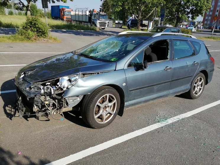 A crashed car in the capital region. Photo: Foreigner.fi.