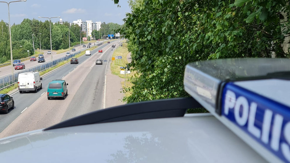 A police patrol monitoring road safety. Photo: Twitter/@HelsinkiPoliisi.