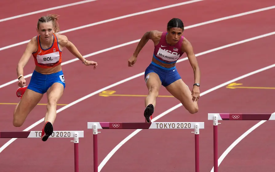 04 August 2021, Japan, Tokyo: USA's Sydney McLaughlin (R) and Netherlands' Femke Bol compete in the Women's 400m Hurdles final of the athletics competition, at the Olympic Stadium during the Tokyo 2020 Olympic Games. Photo: Martin Rickett/PA Wire/dpa