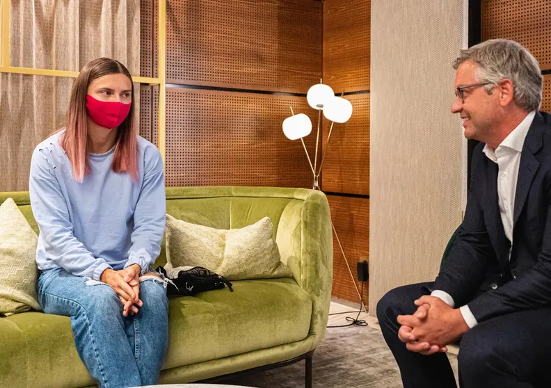 HANDOUT - 04 August 2021, Austria, Vienna: Belarusian sprinter Krystsina Tsimanouskaya (L) meets with Austrian State Secretary Magnus Brunner at Vienna International Airport. The runner was granted a humanitarian visa by Poland's embassy in Tokyo, following what she described as an attempted kidnapping to forcibly repatriate her after she criticized Belarusian sports officials. Photo: Florian Schrötter/BKA/dpa.