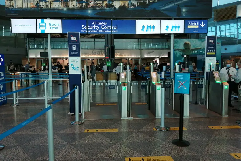 The main security control at Helsinki-Vantaa airport. Photo: © Foreigner.fi.