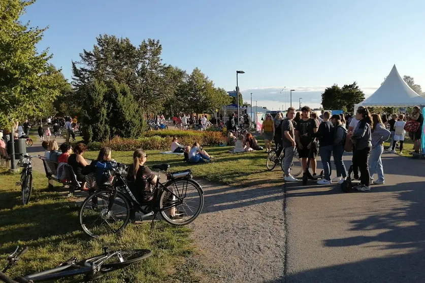 People at the gates of the Järvenpää soi festival, which takes place from 5 to 7 August in Järvenpää, in the Uusimaa region. Photo: Foreigner.fi