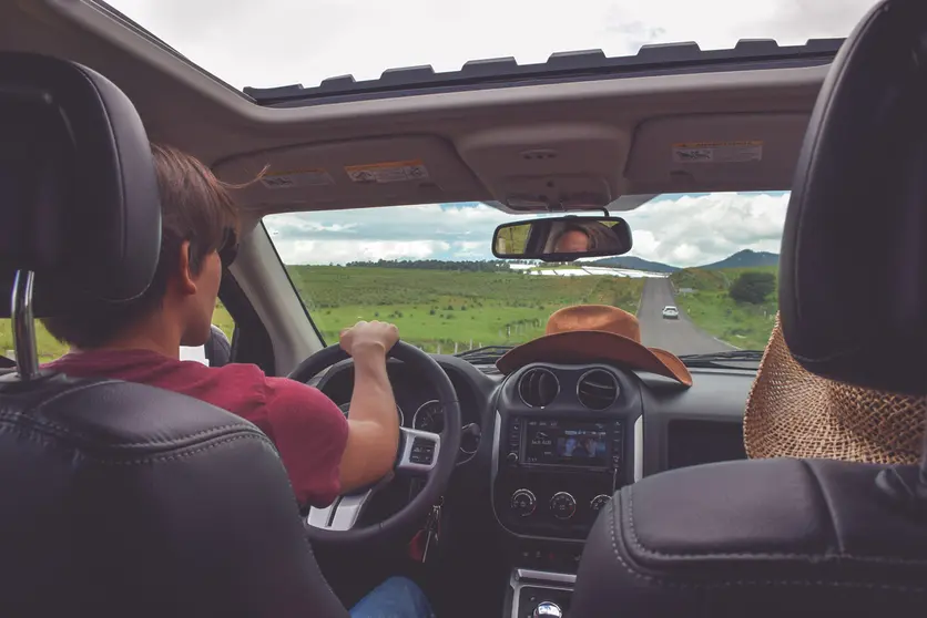 A man driving a car. Photo: Alex Jumper/Unsplash.