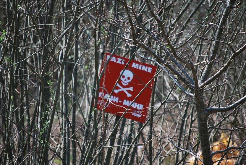 A sign warning of a mined area in Bosnia and Herzegovina. Photo: Pixabay.