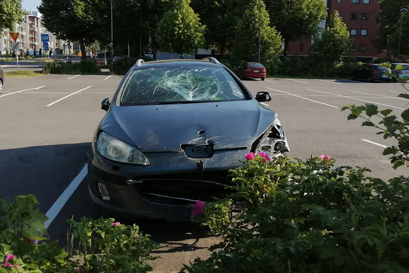 A crashed car in an accident. Photo: Foreigner.fi.