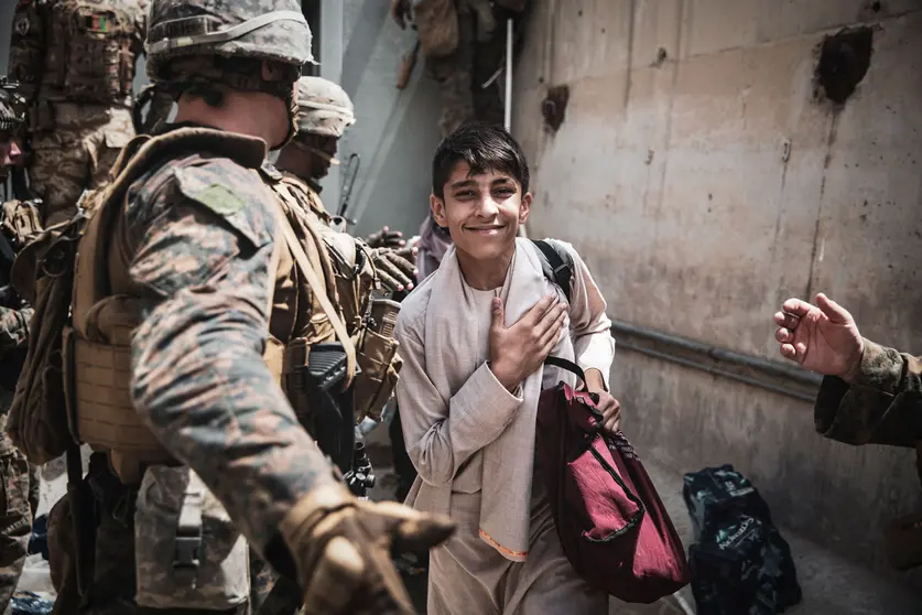 18 August 2021, Afghanistan, Kabul: US Marines check civilians at an Evacuee Control Checkpoint during the evacuation process at Hamid Karzai International Airport. Photo: Ssgt. Victor Mancilla/U.S. Marin/Planet Pix via ZUMA Press Wire/dpa