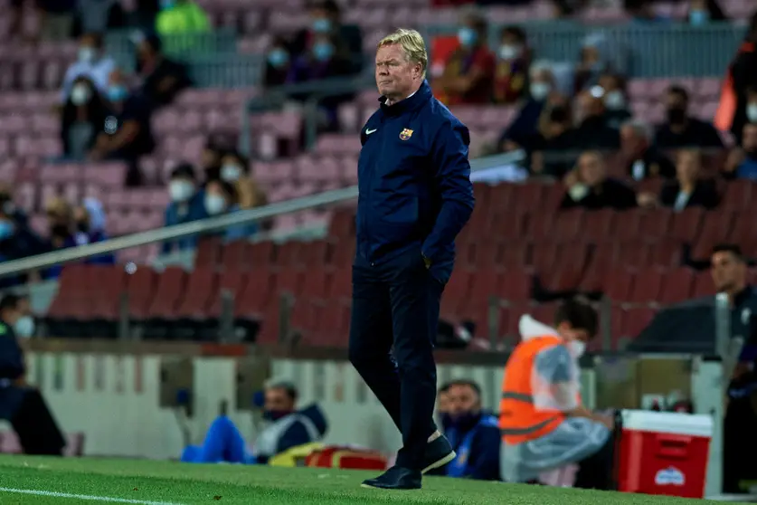 20 September 2021, Spain, Barcelona: Barcelona coach Ronald Koeman stands on the touchlines during the Spanish La Liga soccer match between FC Barcelona and Granada CFat Camp Nou. Photo: Gerard Franco/DAX via ZUMA Press Wire/dpa