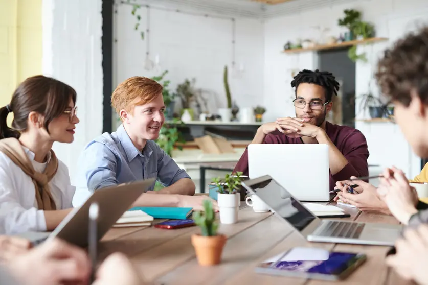 Team of workers of a company, in their office. Photo: Pexels.