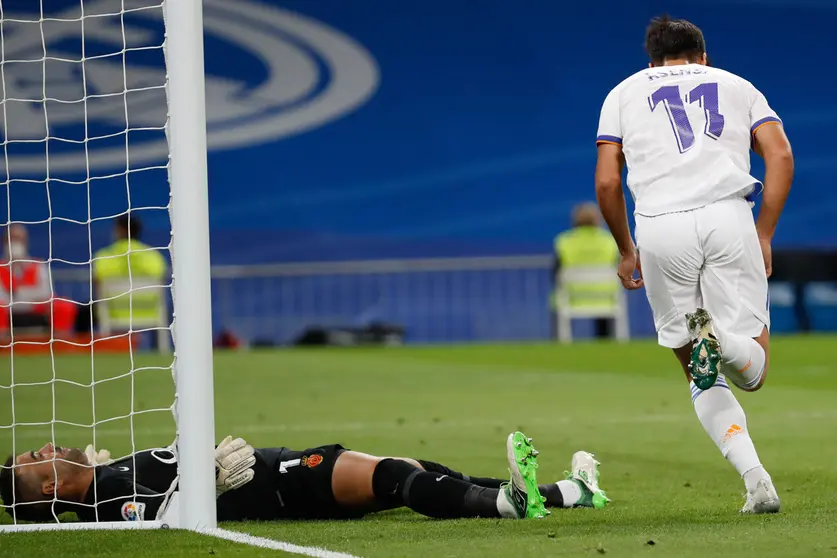 22 September 2021, Spain, Madrid: Real Madrid's Marco Asensio celebrates scoring his side's second goal during the Spanish La Liga soccer match between Real Madrid and RCD Mallorca at Santiago Bernabeu Stadium. Photo: -/Indira/DAX via ZUMA Press Wire/dpa