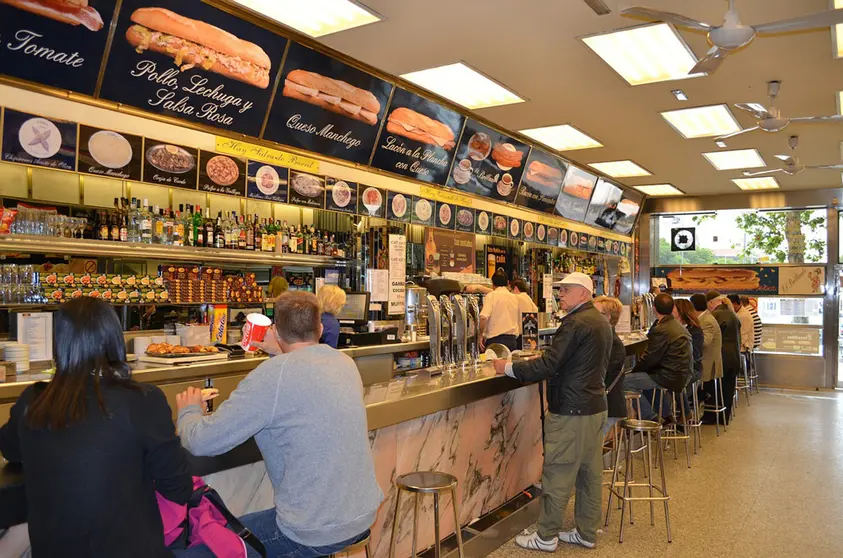 A tapas and sandwiches restaurant in Madrid. Photo: Pixabay.
