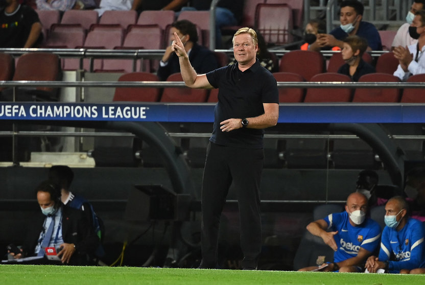 Barcelona coach Ronald Koeman gestures on the touchline during the UEFA Champions League group E soccer match between FC Barcelona and Bayern Munich at Camp Nou Stadium. Photo: Sven Hoppe/dpa