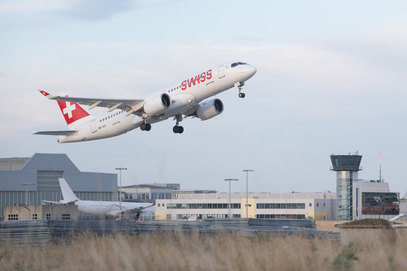A Swiss International Airlines aircraft takes off from Dresden International Airport. Photo: Sebastian Kahnert/dpa.