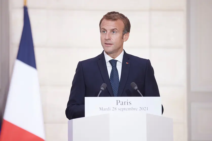 HANDOUT - 28 September 2021, France, Paris: French President Emmanuel Macron speaks with Greek Prime Minister Kyriakos Mitsotakis (Not Pictured) during a press conference after the signing ceremony of a new defence deal at The Elysee Palace. France and Greece signed an important defence agreement on Tuesday that includes commitments from Athens to buy three French warships, with an option to buy a fourth. Photo: Dimitris Papamitsos/Prime Minister's Office/dpa - ATTENTION: editorial use only and only if the credit mentioned above is referenced in full