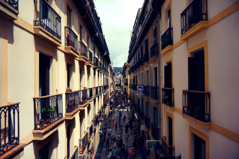 Apartment building facade in Spain. Photo: Pixabay.