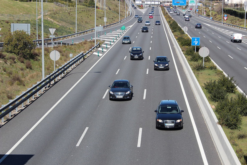 Undated photograph of vehicles traveling on a Spanish highway. Photo: Diego Bauza/Pixabay.