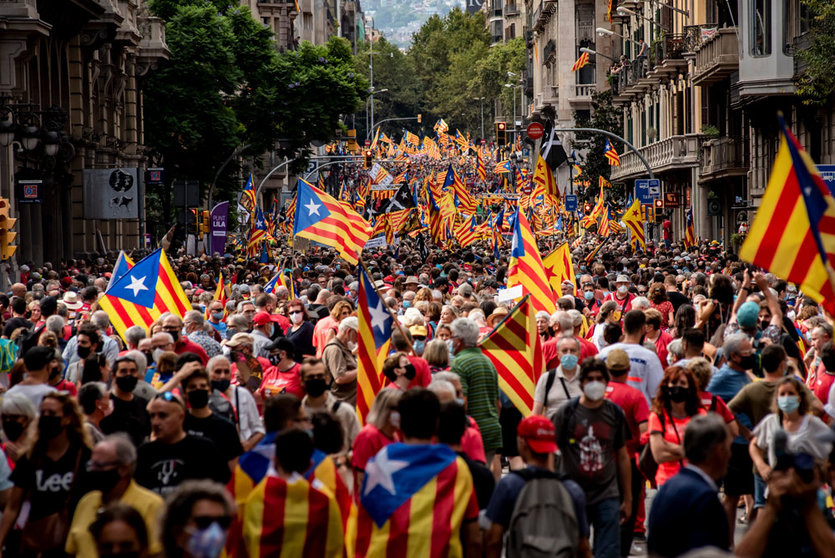 11 September 2021, Spain, Barcelona: Pro-independence activists take part in a march during the National Day of Catalonia, locally known as Diada. Photo: Jordi Boixareu/ZUMA Press Wire/dpa