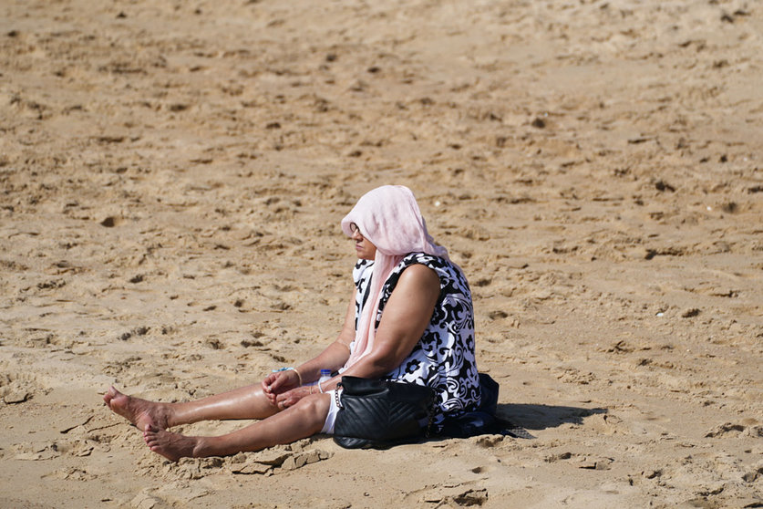 FILED - People enjoy the warm weather on Bournemouth Beach in Dorset, England, pictured on September 6, 2021. Photo: Steve Parsons/PA Wire/dpa